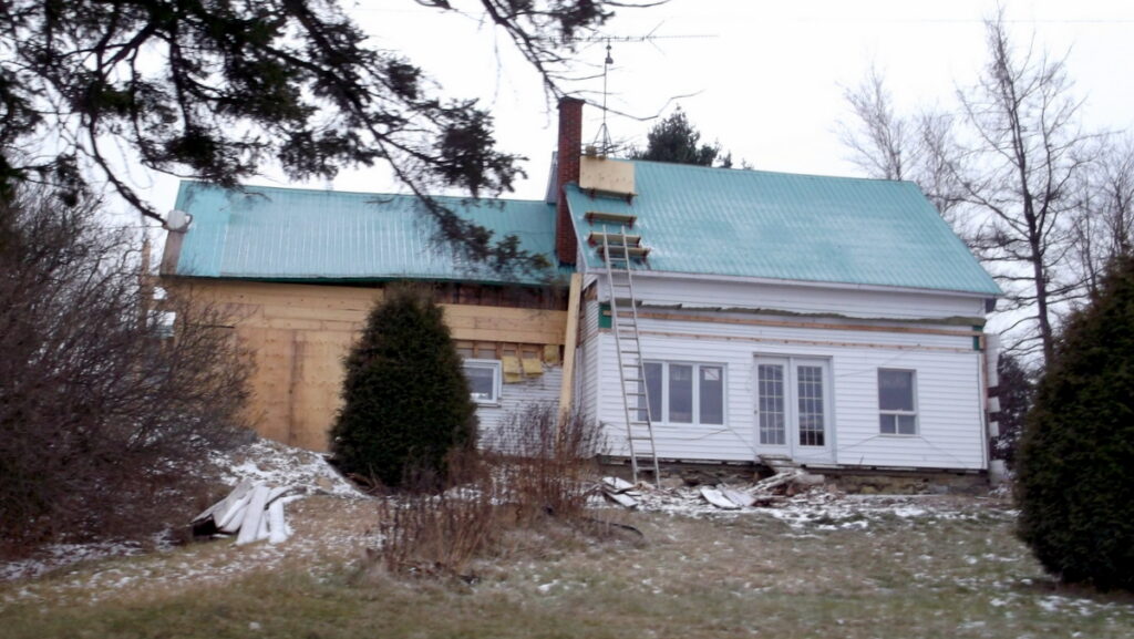 Benefits of Home Renovation Over Moving