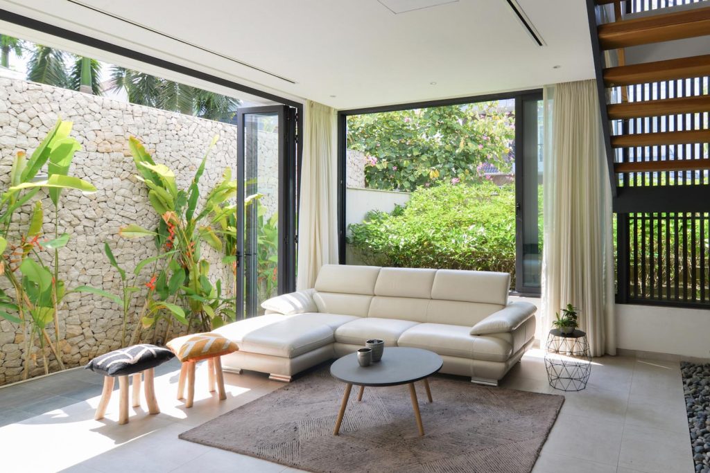 Maximizing Natural Light in Interior Design: Tips for Seamless Indoor-Outdoor Transitions in Los Angeles Homes